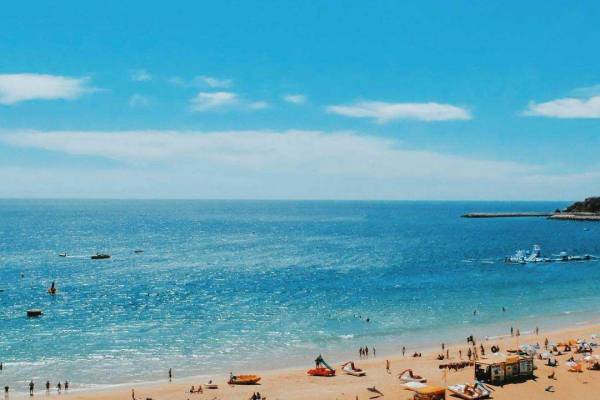 Praia da Galé: A Guide to Albufeira's Golden Beach (+ How to Get There by Car)